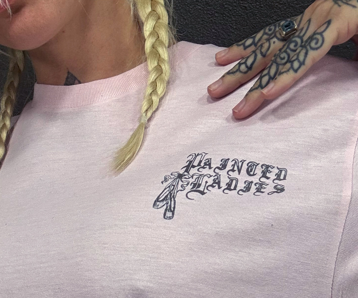 PAINTED LADY XXXX. AMBER tee PINK