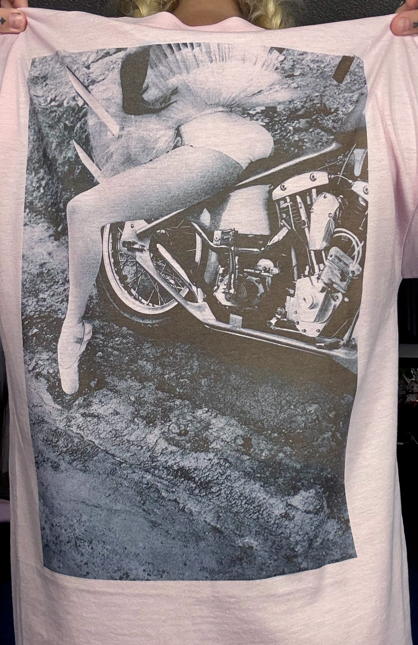 PAINTED LADY XXXX. AMBER tee PINK